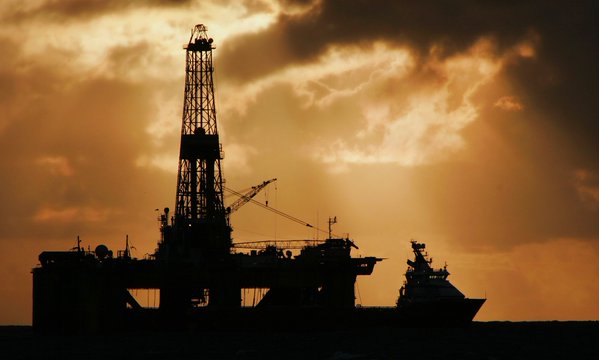 "شيفرون" و "إكسون موبيل" بحثتا إمكانية دمج الشركتين في بداية السنة الفائتة