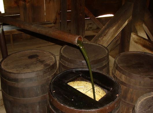 الخواص التي يتميز بها النفط الخام