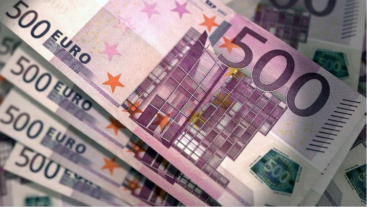 روسنفت الروسية تعقد جميع صفقاتها باليورو للتخلص من هيمنة الدولار