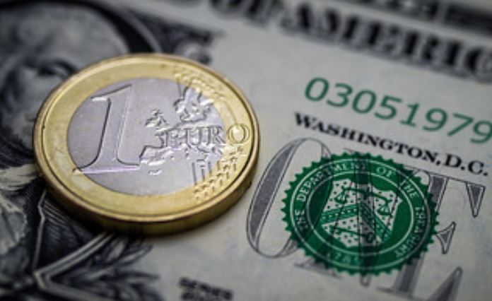 مصطلح "بترويورو" وتأثيره على قوة الدولار الأمريكي