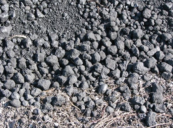 "الكوك النفطي" أثقل منتجات النفط .. ما هي استخداماته؟