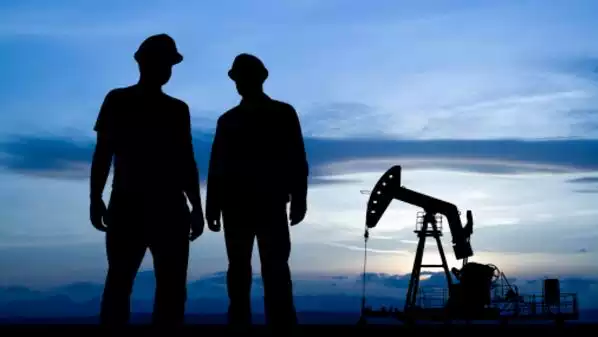 فقدان أكثر من 100 ألف وظيفة في قطاع النفط في أمريكا خلال عام