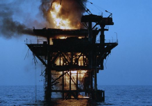 تعرض منشأت نفطية لهجوم بالصواريخ في ليبيا