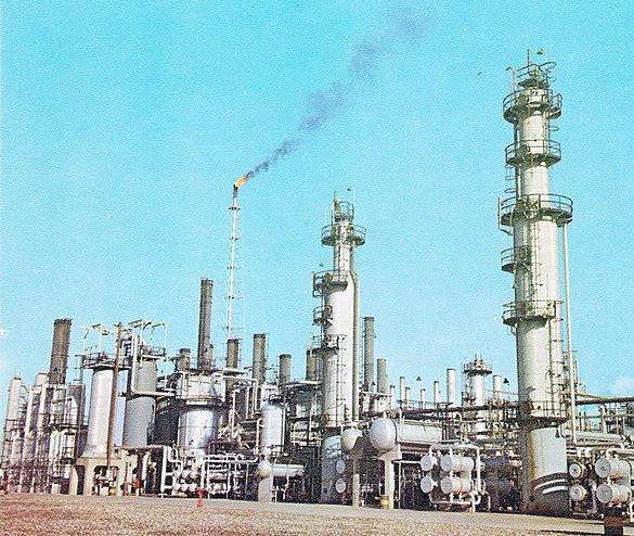 مصدر رسمي يكشف عن سبب حريق مصفاة النفط في إيران