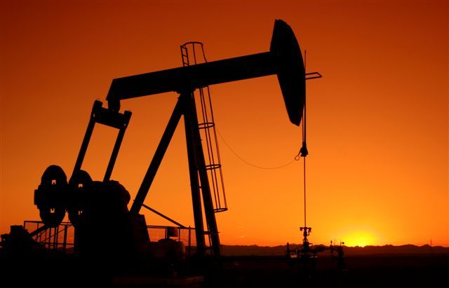 أسعار النفط تنخفض مجدداً وسط مخاوف من تراجع الطلب العالمي