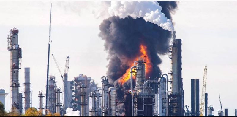 اندلاع حريق في مصفاة عبادان لتكرير النفط جنوب غرب إيران