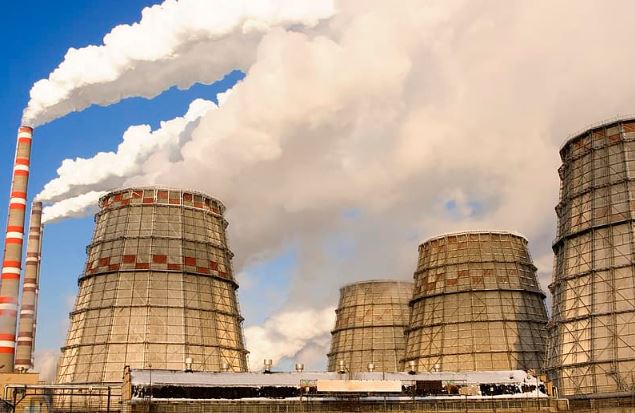 تاريخ النفط: أول مصفاة نفط في العالم