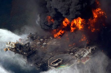 الحرائق و الانفجارات في المنشآت النفطية