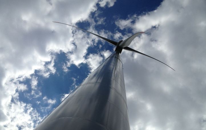 بأياد سورية فقط، صنع وتشغيل أول عنفة رياح ضخمة في حمص