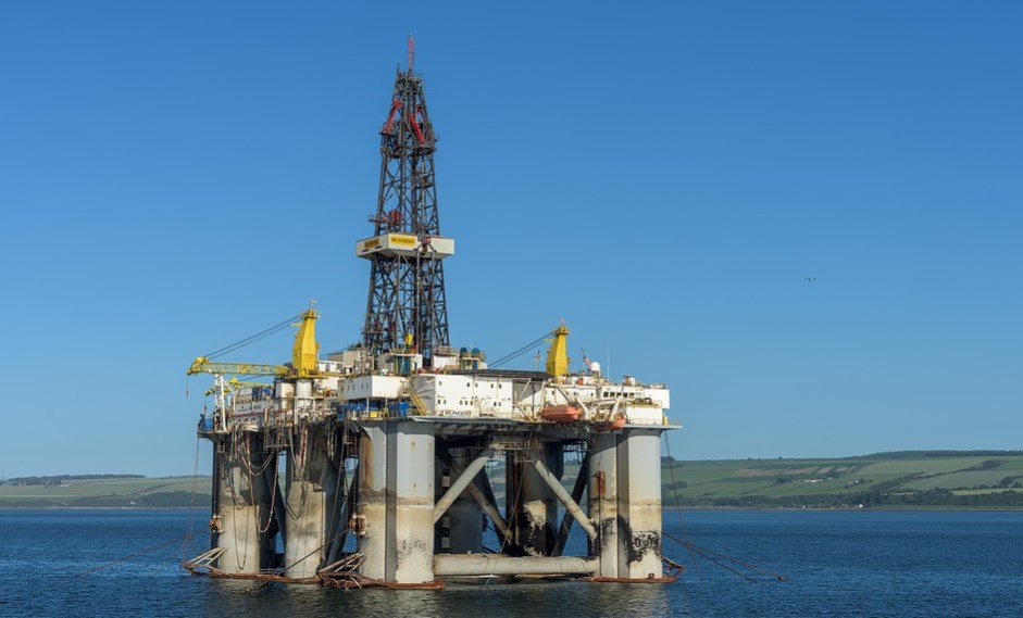 إيران تنفي تقديم امتيازات طويلة الأمد وخصومات على مبيعات النفط للصين