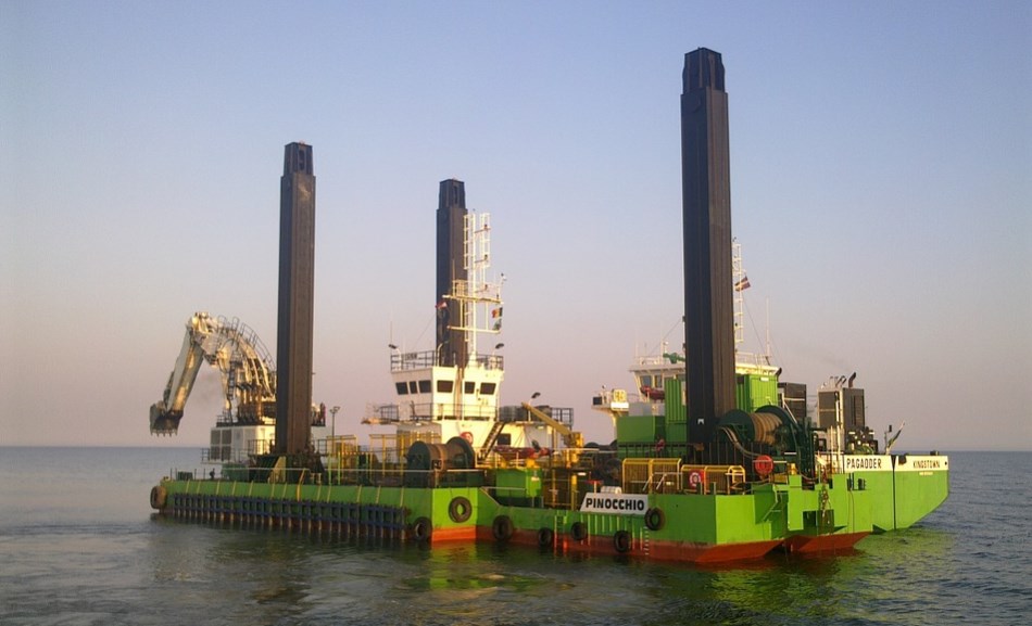 تباين في سعر النفط مع آمال يشوبها الحذر قبيل محادثات التجارة الصينية الأميركية